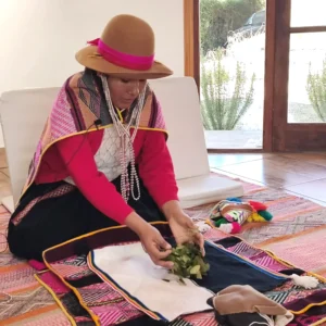 Leonarda Pauccar - taller de lectura de hojas de coca