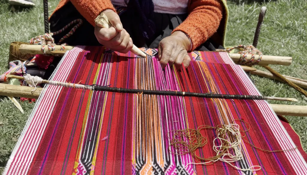 Felipa y Leonarda, maestras tejedoras de la Nación Q’ero.
